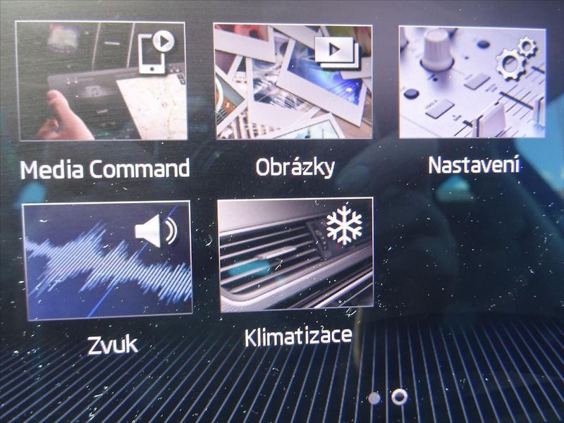 Škoda Karoq 1,0 TSi Business  85 kW - fotka 25 z 31