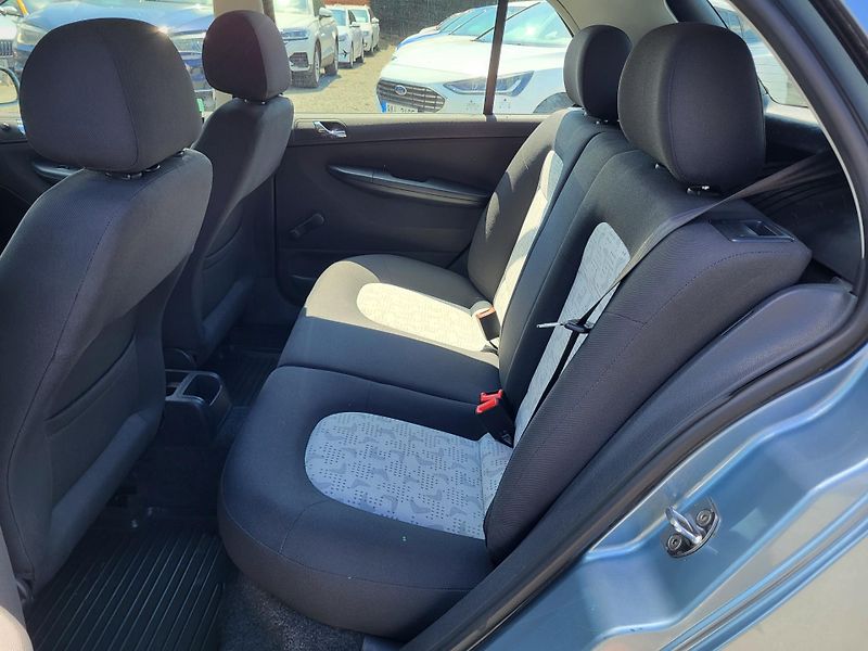 Škoda Fabia 1.2 i 12V HTP 47kW - fotka 8 z 37