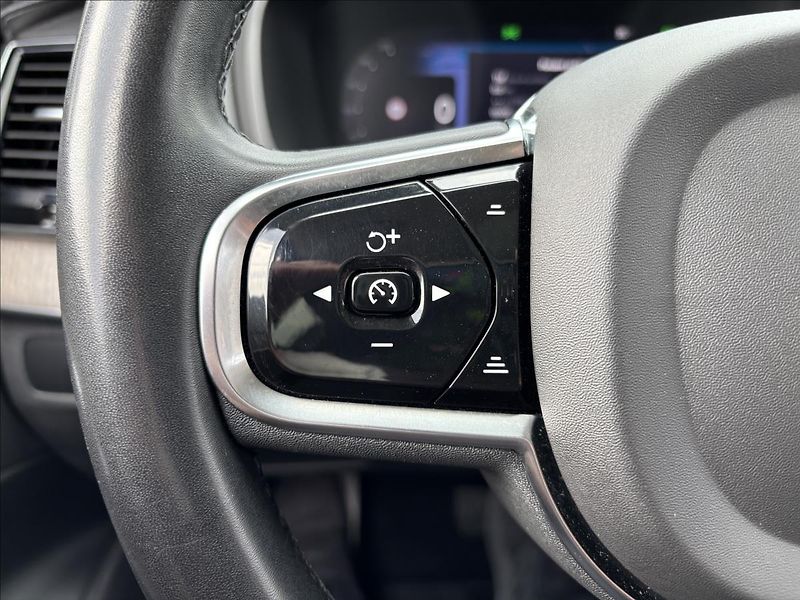 Volvo XC90 2,0 B5 AWD Plus Dark - fotka 30 z 46