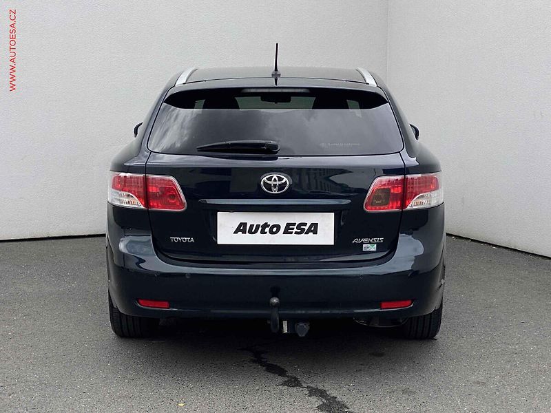 Toyota Avensis (2010) 1.8i, AC, TZ, navi - fotka 5 z 17