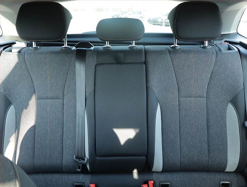 Škoda Scala (2019) 1.0 TSI, Automat, Navi - fotka 10 z 22