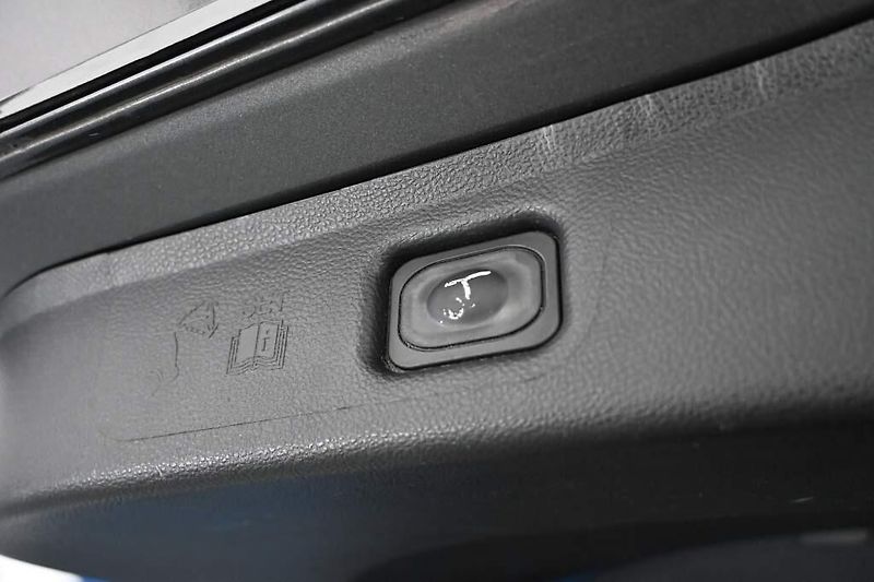 Ford S-MAX (2022) 2.0 ST-LINE 140 KW LED SONY AC - fotka 22 z 39