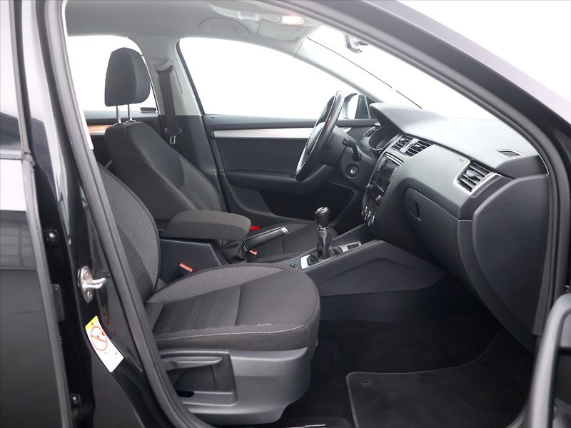 Škoda Octavia 1,6 TDI 85kW CZ Ambition 2.Maj - fotka 12 z 32