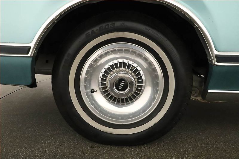 Lincoln Continental (1978) 4.6 V8, Automat - fotka 13 z 13