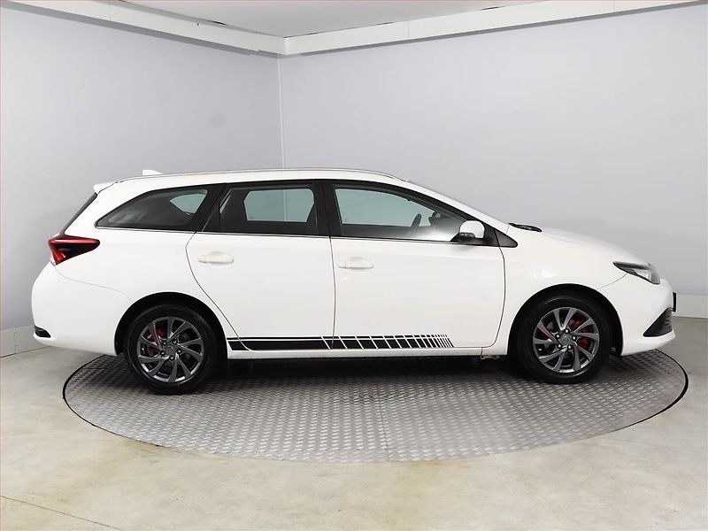 Toyota Auris (2019) 1.6 Valvematic, Serv.kniha - fotka 6 z 16