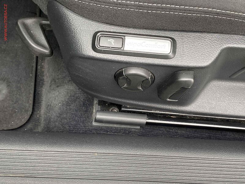 Volkswagen Passat (2015) 2.0TDi, DSG, LED, navi - fotka 12 z 20