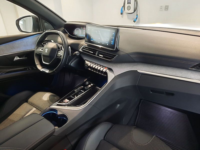 Peugeot 5008 (2023) GT 1.5 BlueHDi 130k EAT8 - fotka 8 z 11
