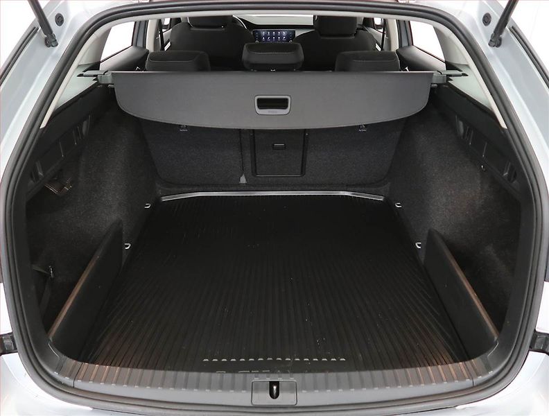 Škoda Octavia (2023) Ambition 2.0 TDI, ČR,1.maj - fotka 13 z 24