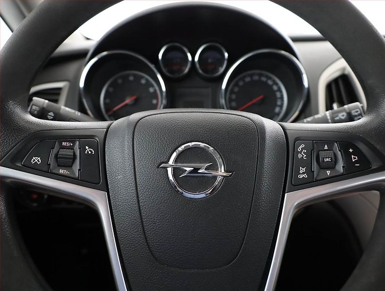 Opel Astra (2011) 1.4 16V, jezdí výborně - fotka 8 z 17
