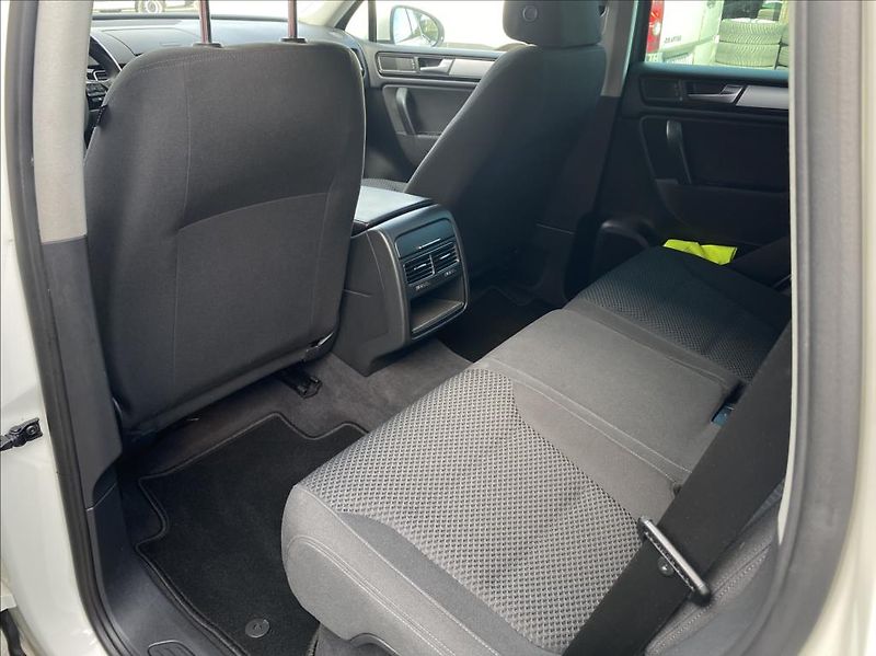 Volkswagen Touareg 3,0 TDI V6 4motion / záruka - fotka 13 z 47