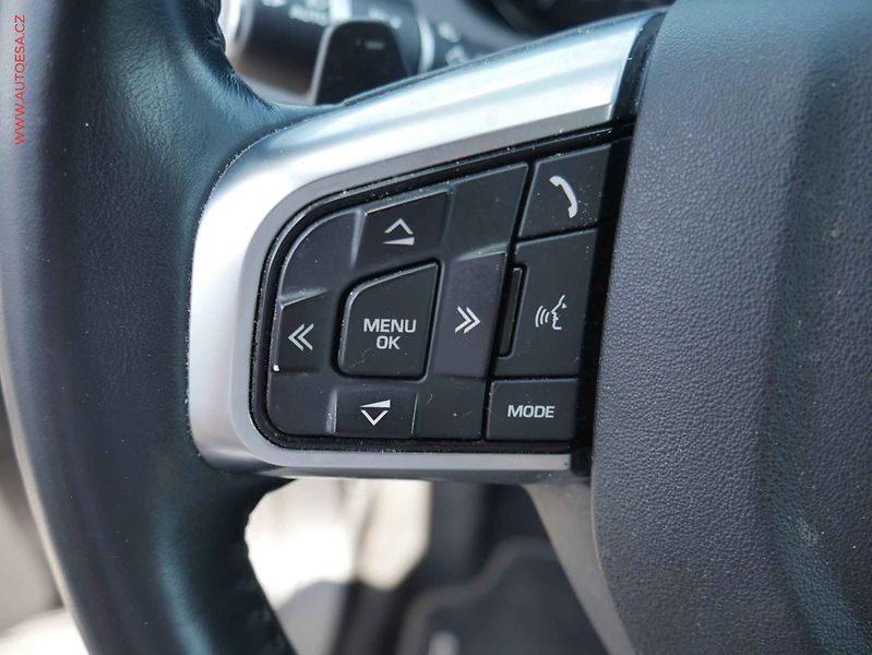 Land Rover Discovery Sport (2016) 2.0 TD4 4x4, AT, kůže, bixen - fotka 18 z 20