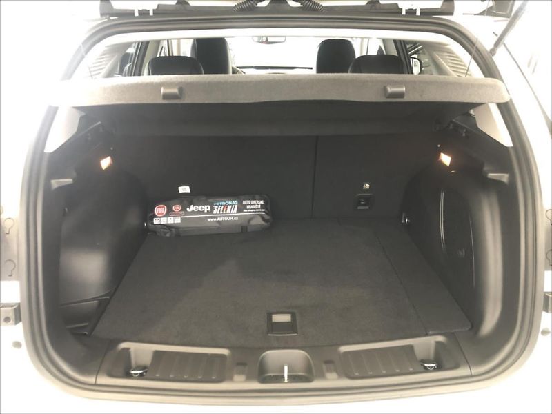 Jeep Compass 1,3 PHEV 190k AT  Limited - fotka 8 z 16