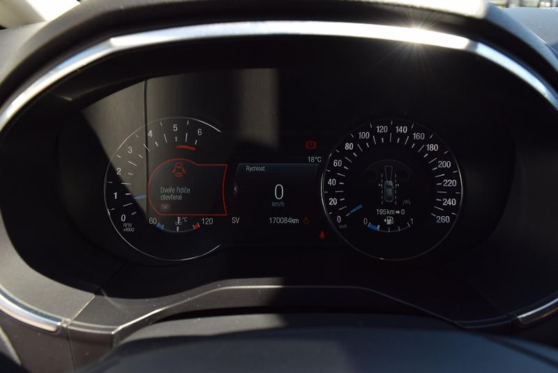 Ford S-MAX (2019) 2.0TDCi 110kw TITANIUM LED KAM - fotka 33 z 50
