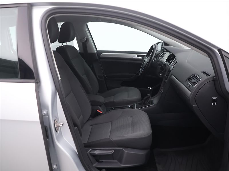 Volkswagen Golf 1,4 TSI 110kW Comfortline 1Maj - fotka 11 z 30