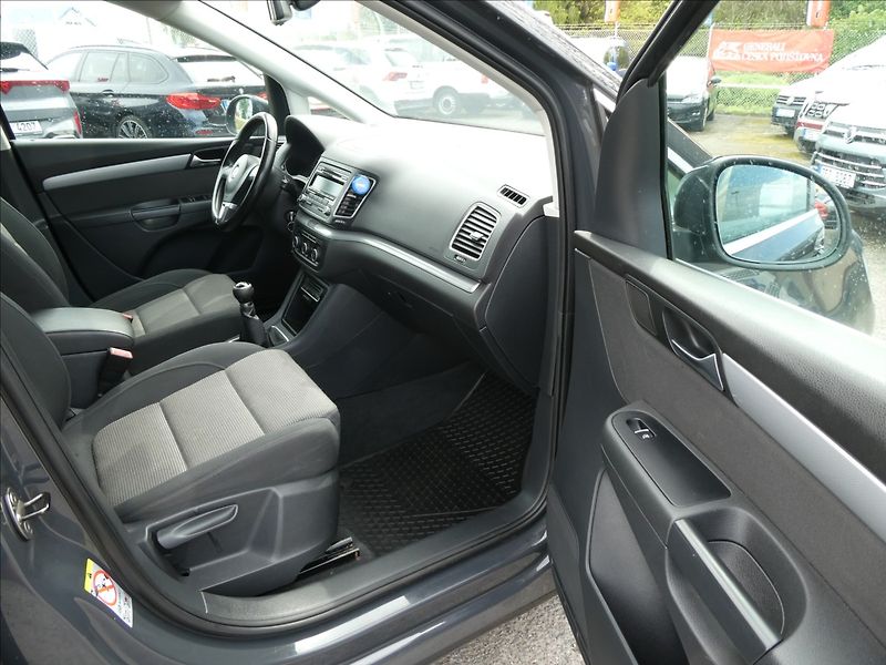 Volkswagen Sharan 1,4 TSi 110kW Comfort,po servi - fotka 17 z 44