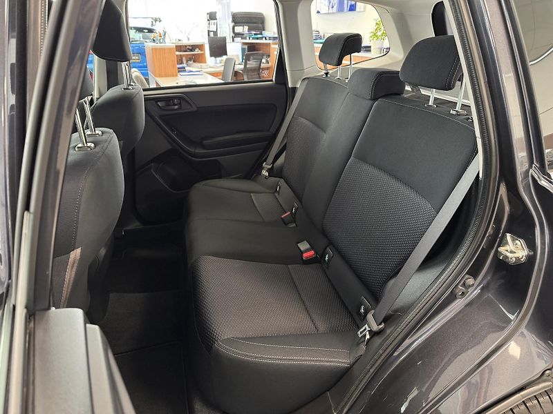 Subaru Forester 2.0i Trend, 6MT - fotka 15 z 45