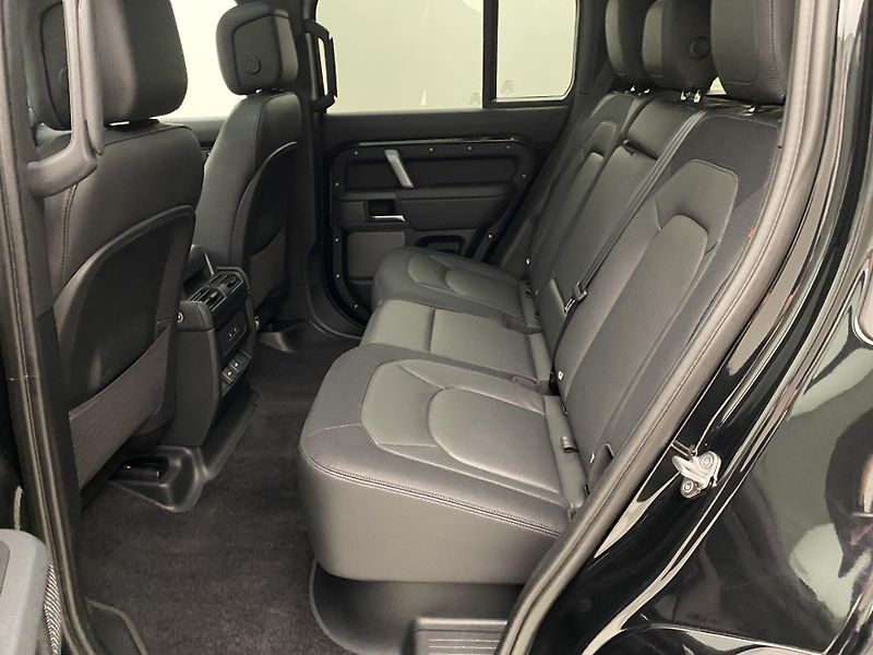Land Rover Defender 110 P400 X-DYNAMIC REZERVACE - fotka 5 z 49