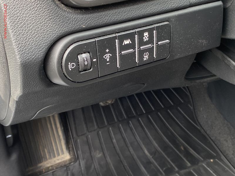 Kia Ceed (2022) 1.5 TGDi SW, ČR, TOP, LED - fotka 12 z 19