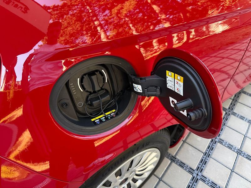 Fiat 500 (2023) RED 70kW Kamera - fotka 9 z 34