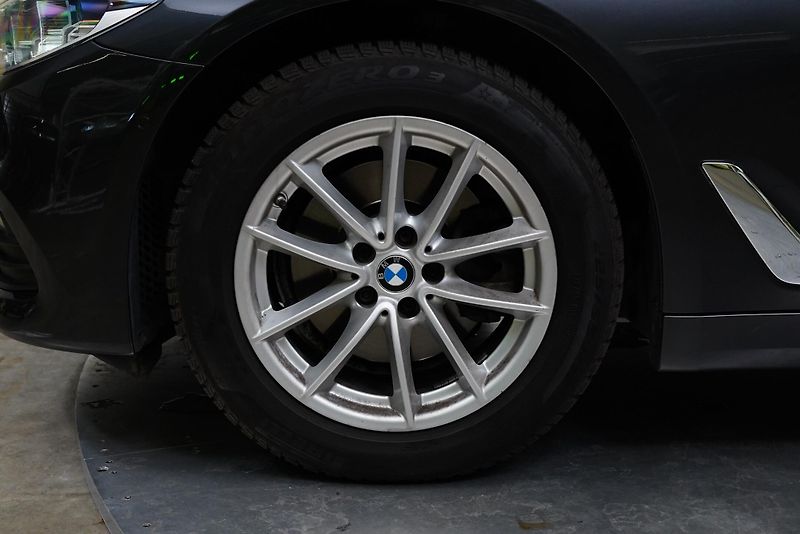 BMW Řada 5 - fotka 10 z 27