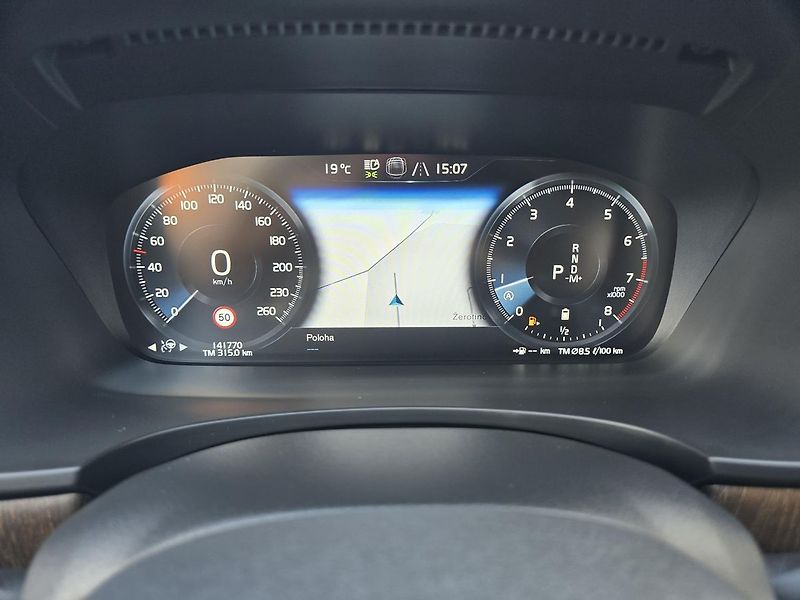 Volvo V90 221kW B6 4x4 R-DESIGN -DPH - fotka 14 z 45