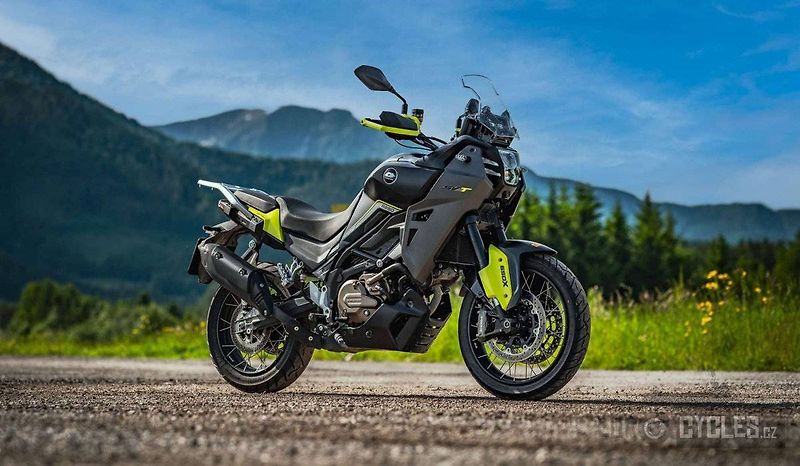 QJ Motor (2026) SVT 650 X, akce kufry zdarma - fotka 4 z 9