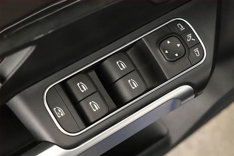 Mercedes-Benz GLB (2025) 200 d, AMG Line, Navigace - fotka 23 z 27