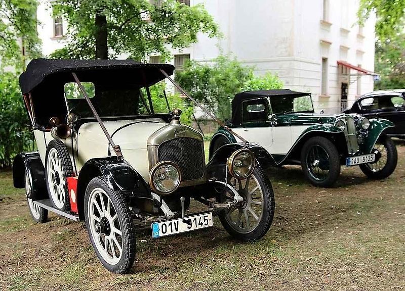 AMG 300 SEL má zajímavou přezdívku. Vozu se říká 