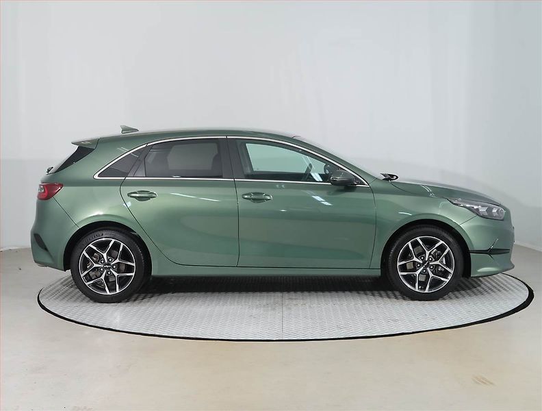 Kia Ceed (2025) 1.5 T-GDI - fotka 6 z 16
