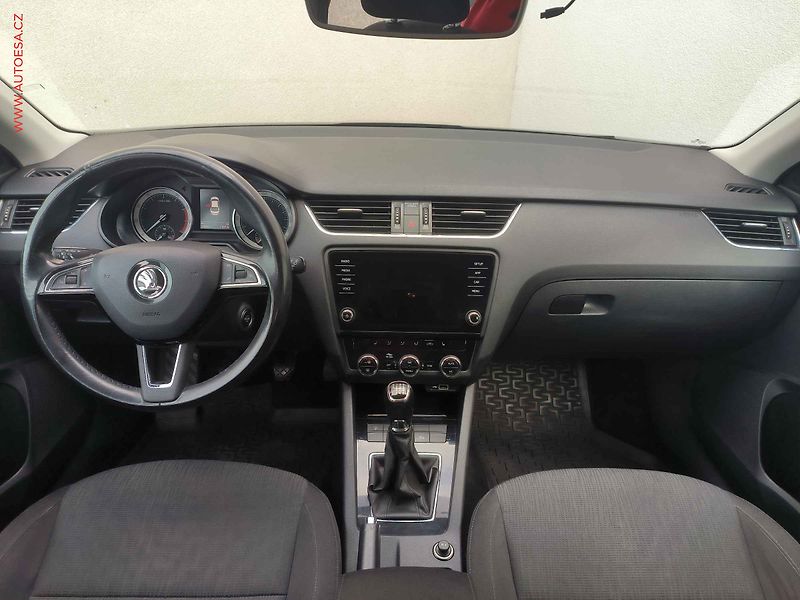 Škoda Octavia (2018) 1.4TSi, 2.maj,ČR, Xenon, navi - fotka 8 z 22