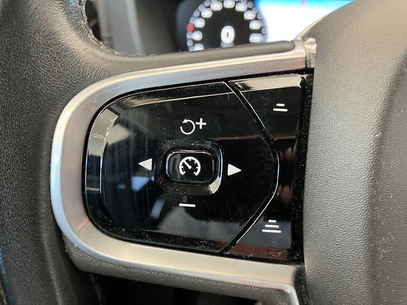 Volvo XC60 B4 AWD Inscription AT8, ČR - fotka 21 z 41