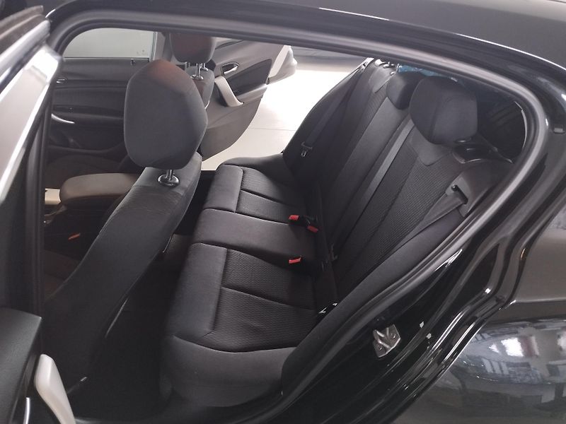BMW Řada 1 (2014) 116I,75KW,KLIMA,ALU,SER.KN - fotka 16 z 30