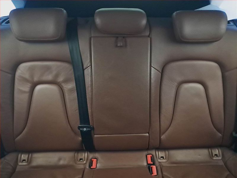 Audi A4 (2009) 2.0 TFSI, Serv.kniha, Navi - fotka 10 z 19