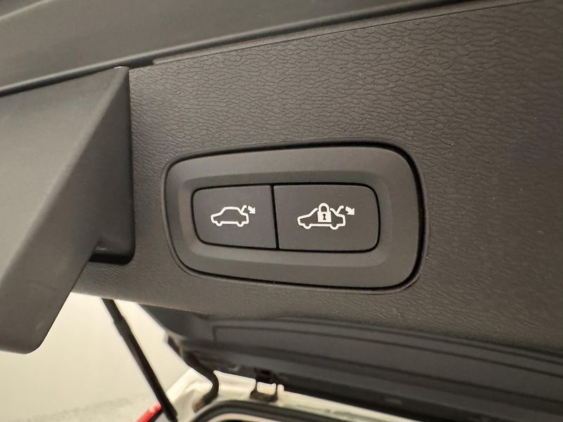Volvo XC60 B4 AWD INSCRIPTION  - fotka 26 z 49