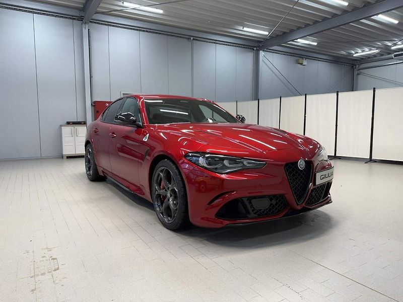 Alfa Romeo Giulia (2026) Quadrifoglio 2.9 V6 BiTurbo 52 - fotka 6 z 26