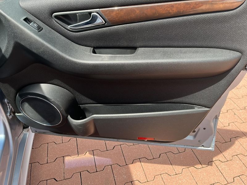 Mercedes-Benz Třídy B 200 Turbo Automat - fotka 18 z 26