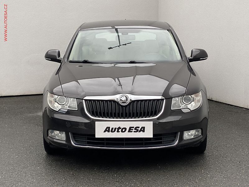 Škoda Superb (2010) 2.0 TDi, Elegance, DSG, bixen - fotka 2 z 18