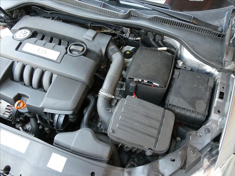 Volkswagen Golf 1,6 MPi 75kW DSG klima - fotka 35 z 40
