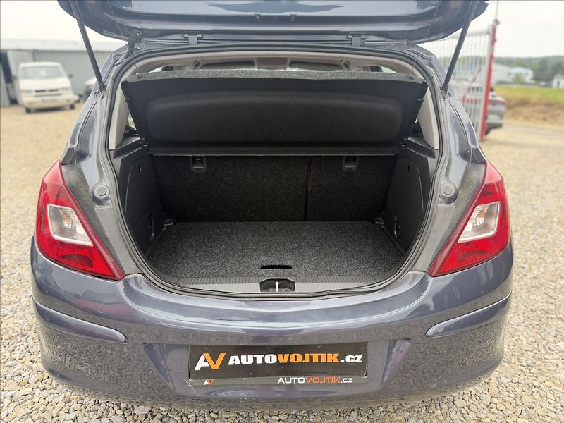 Opel Corsa 1,4 i KLIMA - fotka 17 z 21