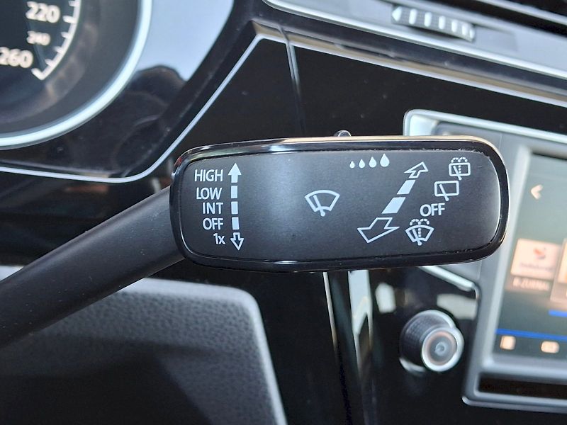 Volkswagen Touran (2017) HighLine DSG 2,0TDi 110kW - fotka 31 z 35