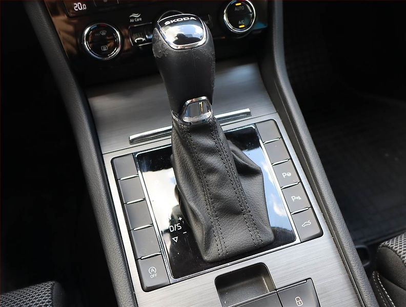 Škoda Superb (2022) 2.0 TDI - fotka 16 z 29