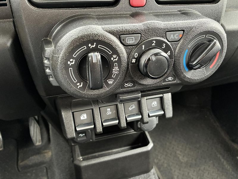 Suzuki Jimny 1.5 VVT 75kW Allgrip Premium T - fotka 16 z 20