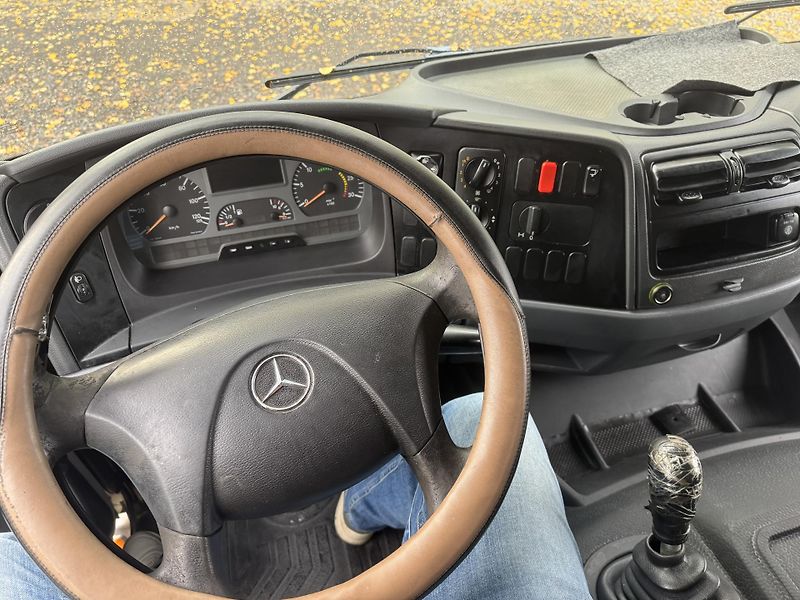 Mercedes-Benz Atego (2007) Mercedes-Benz-Atego-Skříň-Čelo - fotka 20 z 23