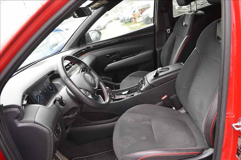 Hyundai Tucson (2023) 1,6 T-GDI HTRAC - fotka 15 z 19