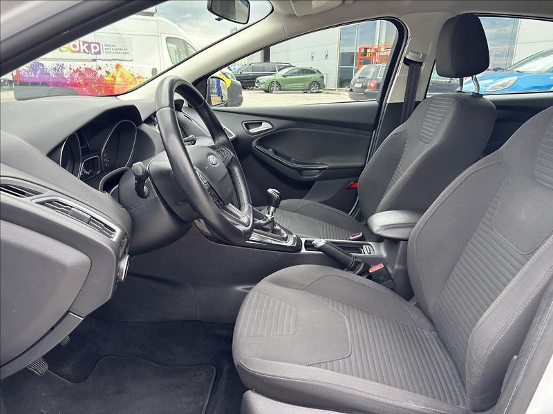 Ford Focus 1,5 TDCI 88kW Titanium - fotka 18 z 36