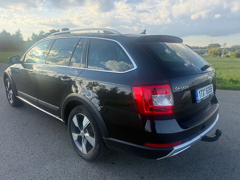 Škoda Octavia 2,0 TDI SCOUT 4X4 DSG TZ - fotka 2 z 18