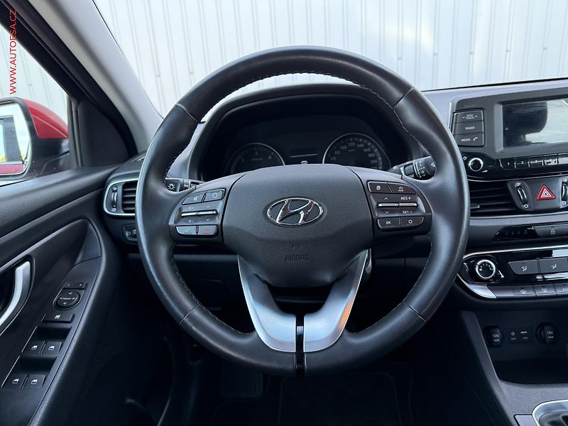 Hyundai i30 (2019) 1.6CRDi, ČR, AC, park.asist - fotka 12 z 16