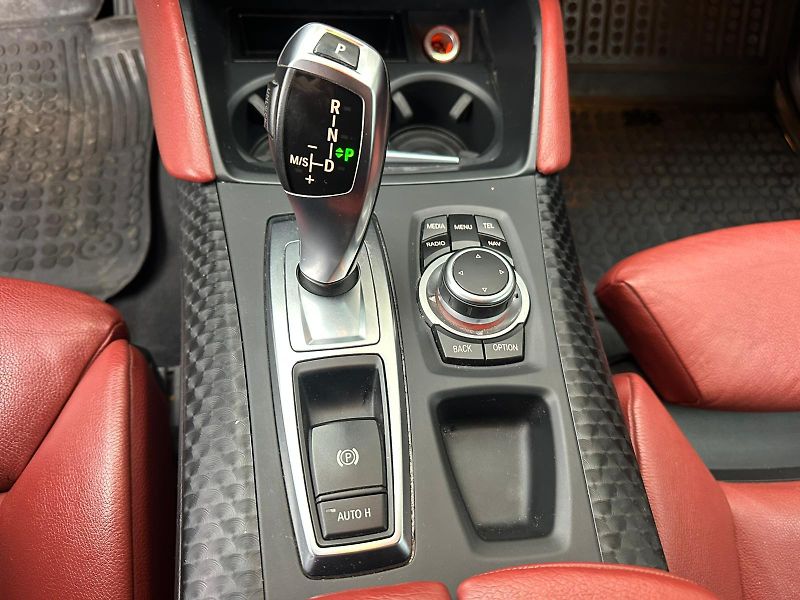 BMW X6 (2012) 40D, 225KW, MASÁŽ, VÝBAVA - fotka 22 z 27