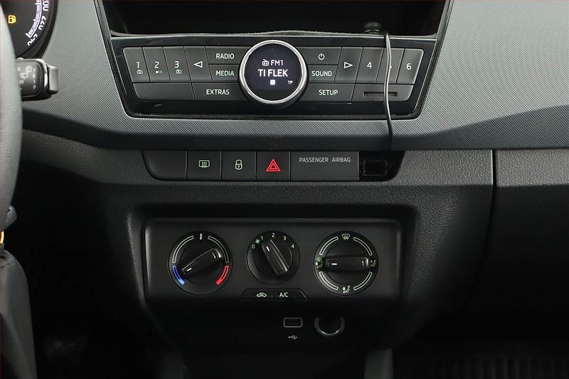 Škoda Fabia (2019) 1.0, ČR,1.maj, Park. senzory - fotka 10 z 10