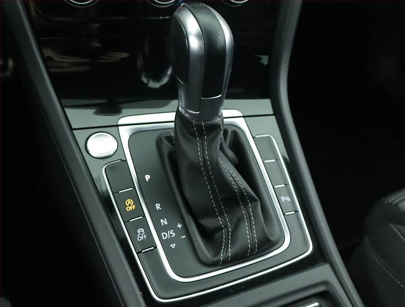 Volkswagen Golf (2017) 2.0 TDI GTD, Automat - fotka 13 z 25